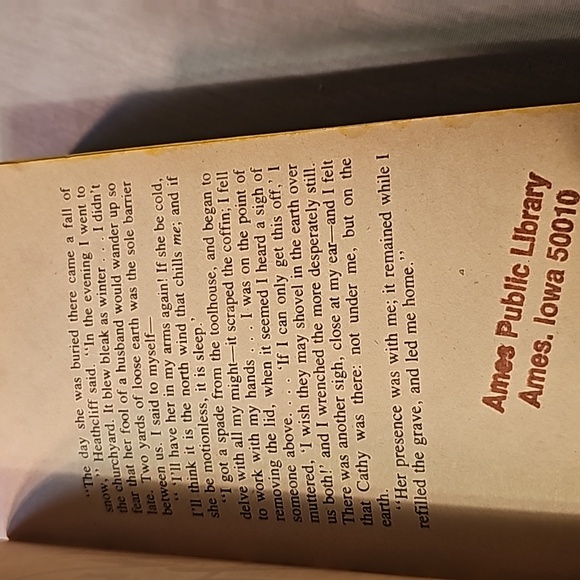 Wuthering Heights romance book - Picture 4 of 4